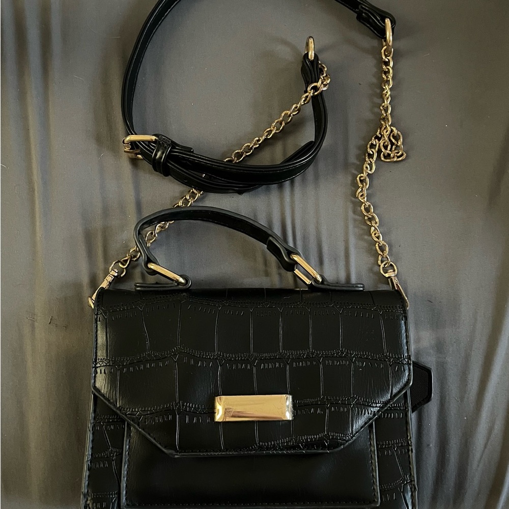 Elegant Black Croc-Embossed Handbag